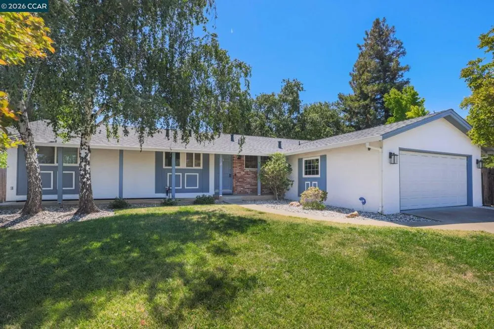 11 Xavier Pl Clayton, CA 94517