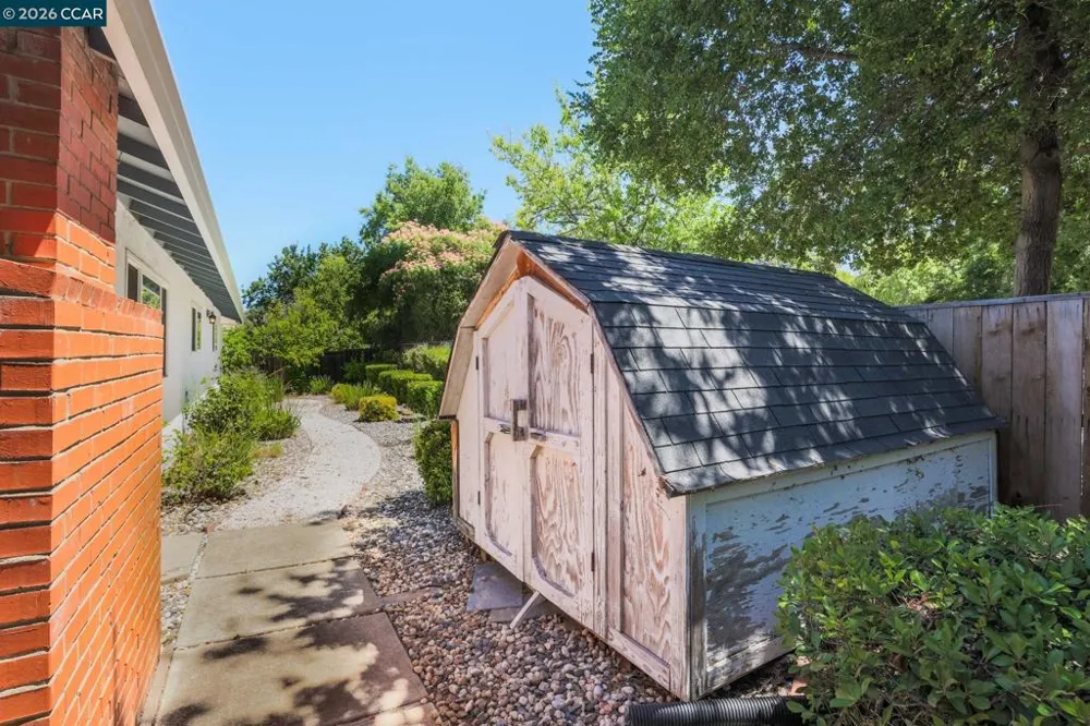 11 Xavier Pl Clayton, CA 94517