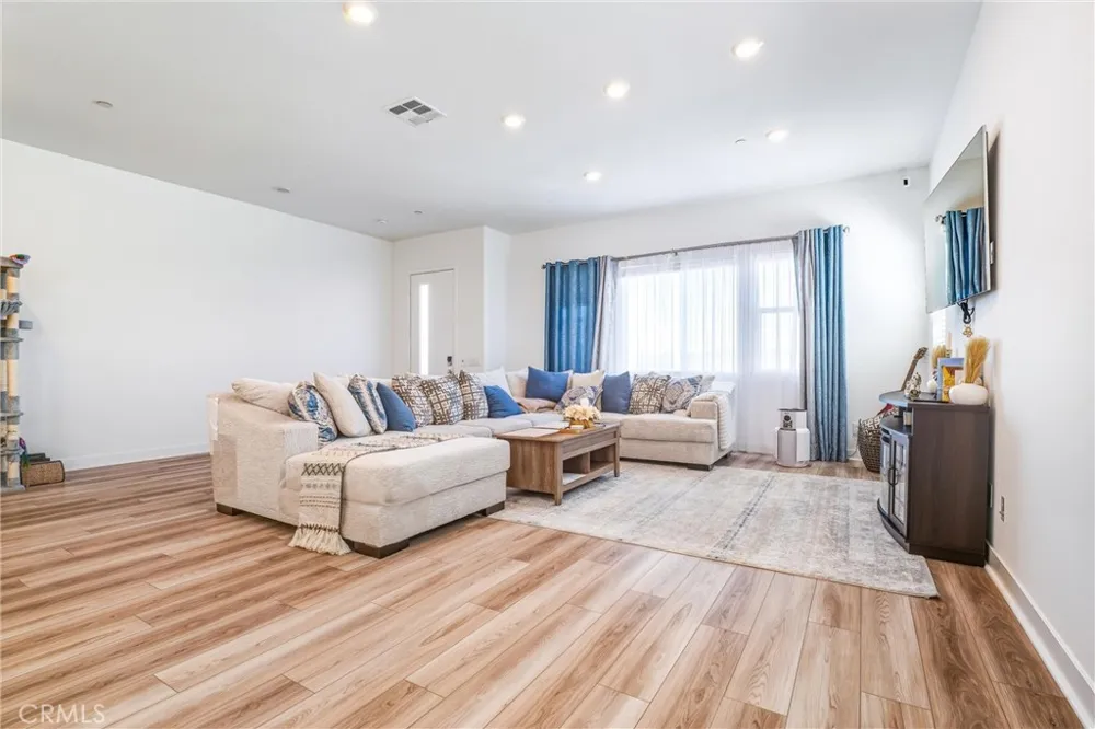 26767 Laurel Mountain Loop Valencia, CA 91381