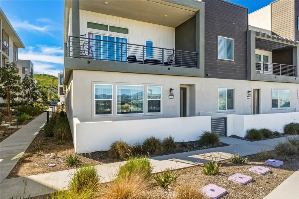 26767 Laurel Mountain Loop Valencia, CA 91381