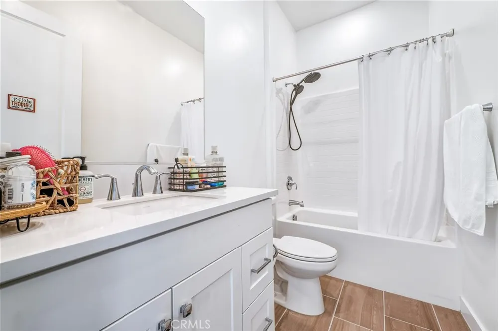 26767 Laurel Mountain Loop Valencia, CA 91381
