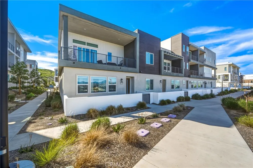 26767 Laurel Mountain Loop Valencia, CA 91381