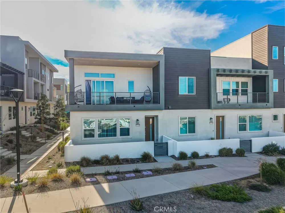 26767 Laurel Mountain Loop Valencia, CA 91381