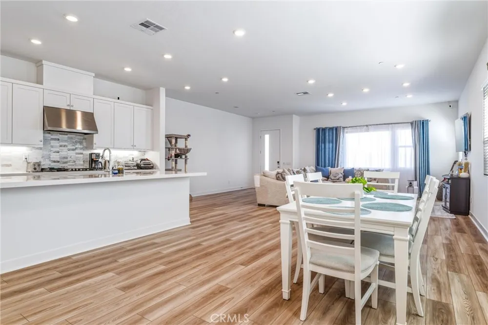 26767 Laurel Mountain Loop Valencia, CA 91381