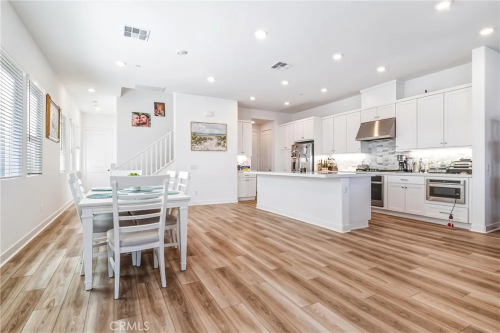 26767 Laurel Mountain Loop Valencia, CA 91381