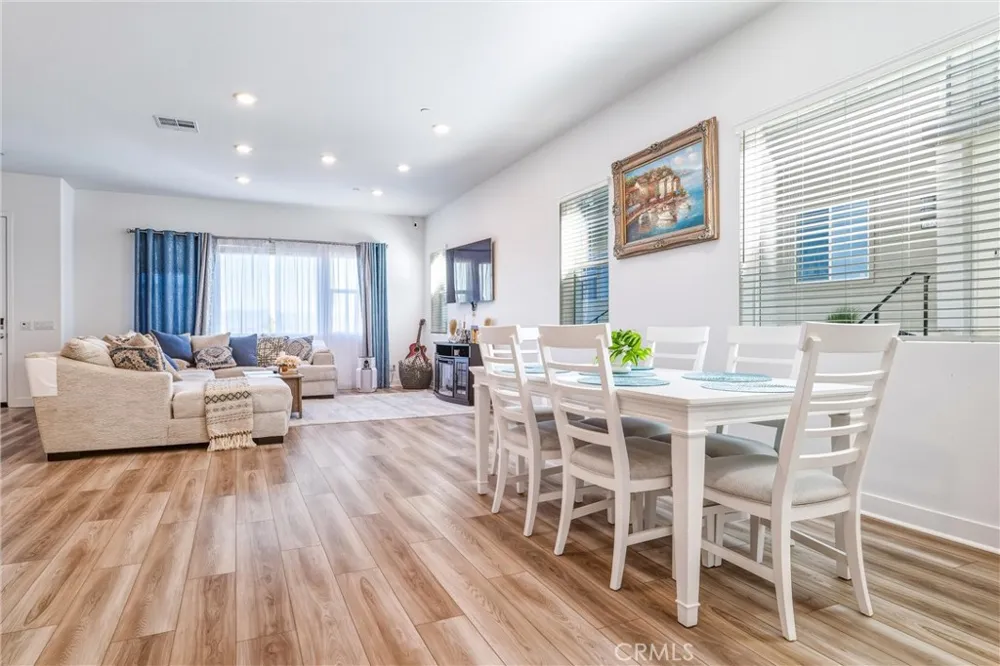 26767 Laurel Mountain Loop Valencia, CA 91381