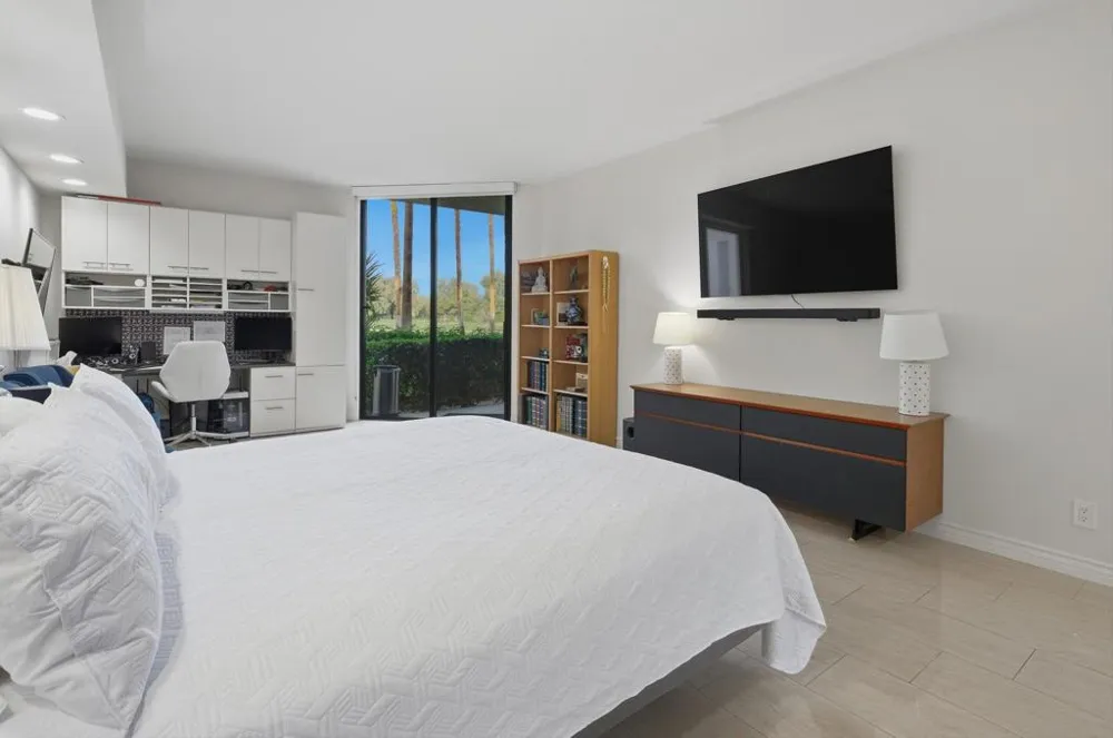 910 Island Drive #114 Rancho Mirage, CA 92270