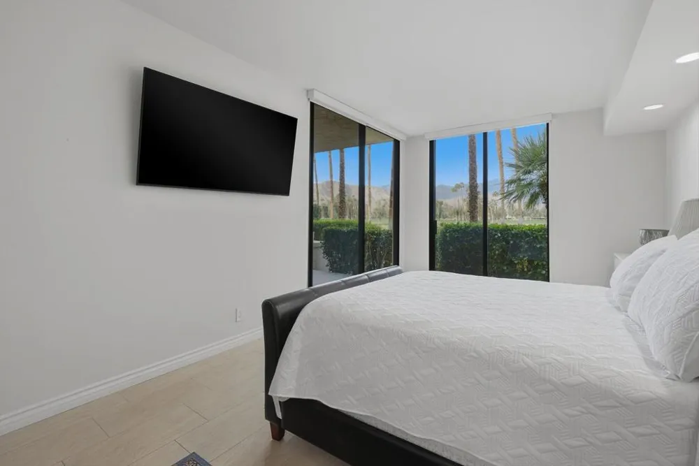 910 Island Drive #114 Rancho Mirage, CA 92270