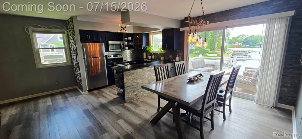 3285 Mapledale Street Commerce Charter Township, MI 48382
