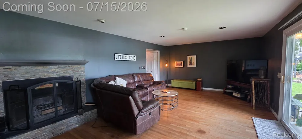 3285 Mapledale Street Commerce Charter Township, MI 48382