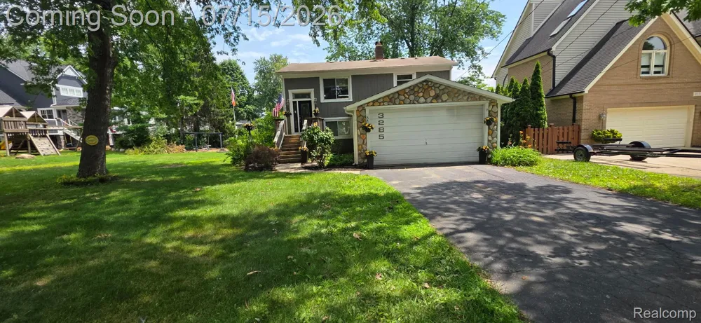 3285 Mapledale Street Commerce Charter Township, MI 48382