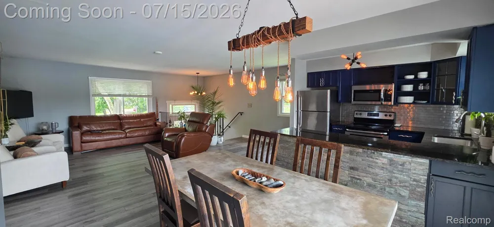3285 Mapledale Street Commerce Charter Township, MI 48382