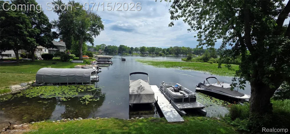 3285 Mapledale Street Commerce Charter Township, MI 48382