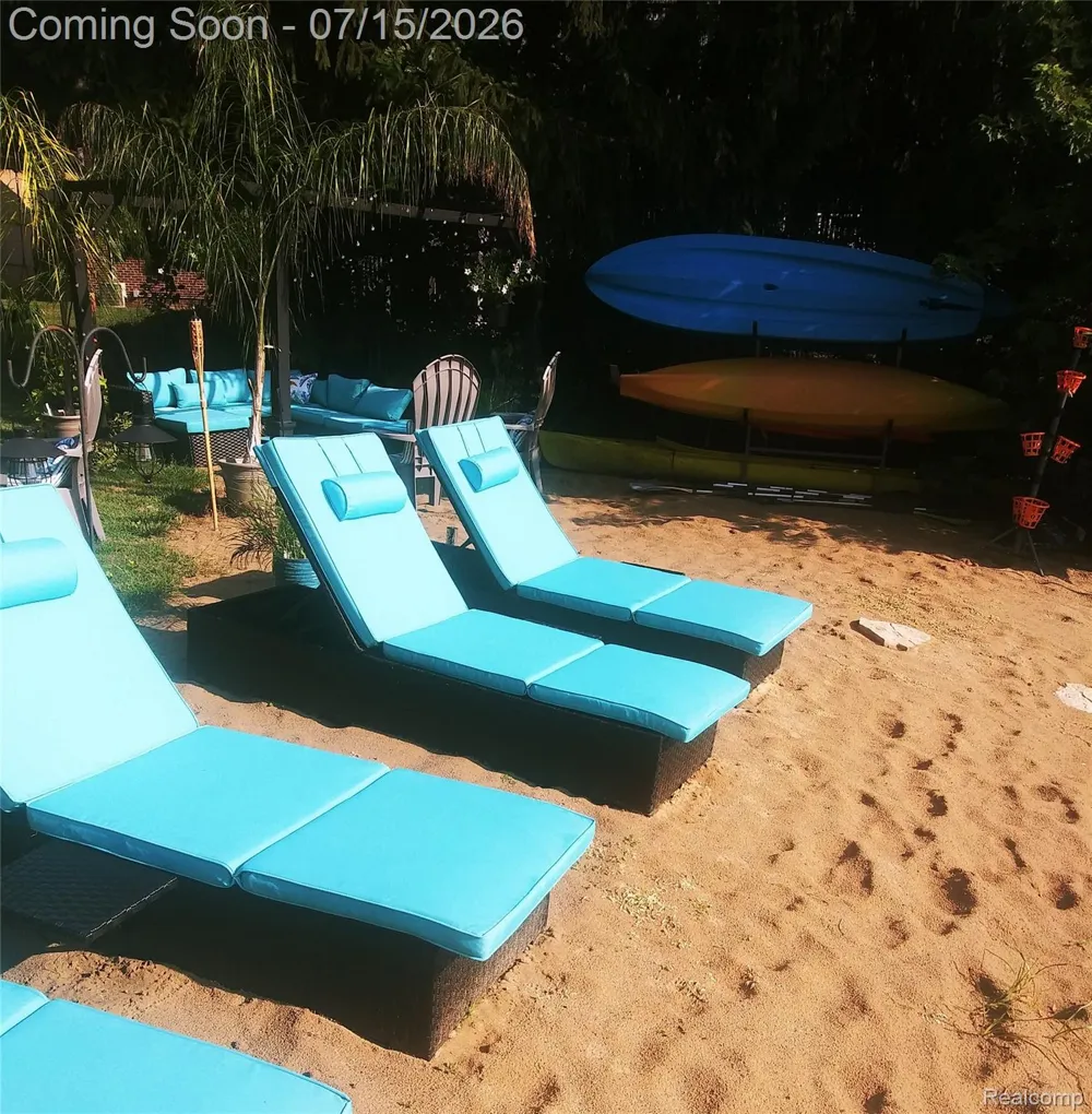 3285 Mapledale Street Commerce Charter Township, MI 48382