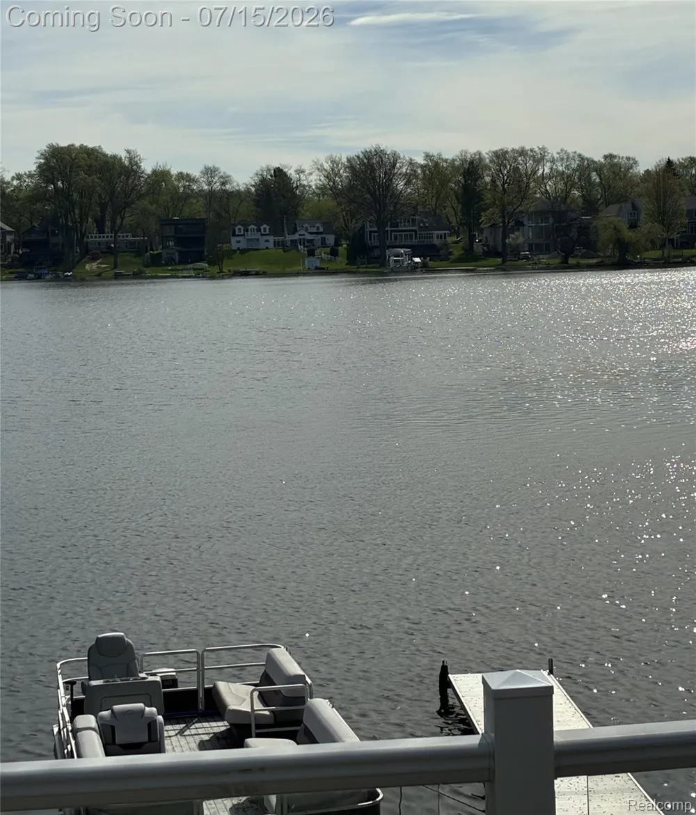 3285 Mapledale Street Commerce Charter Township, MI 48382