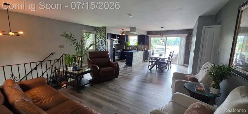 3285 Mapledale Street Commerce Charter Township, MI 48382