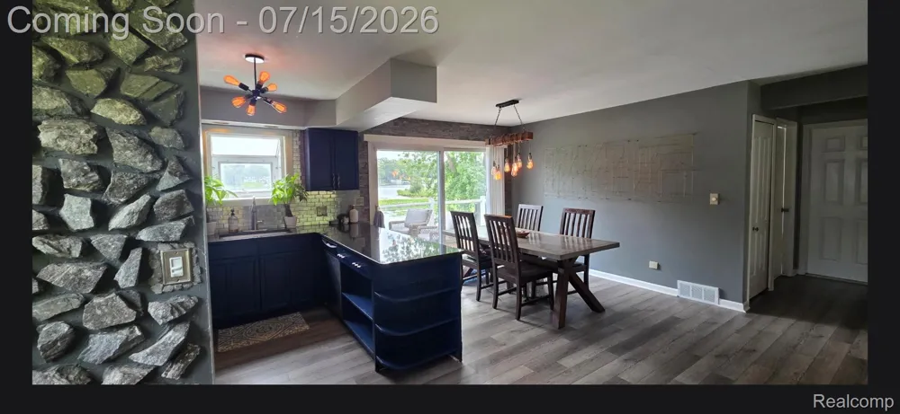 3285 Mapledale Street Commerce Charter Township, MI 48382