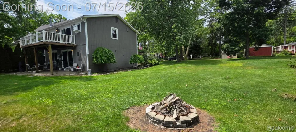 3285 Mapledale Street Commerce Charter Township, MI 48382