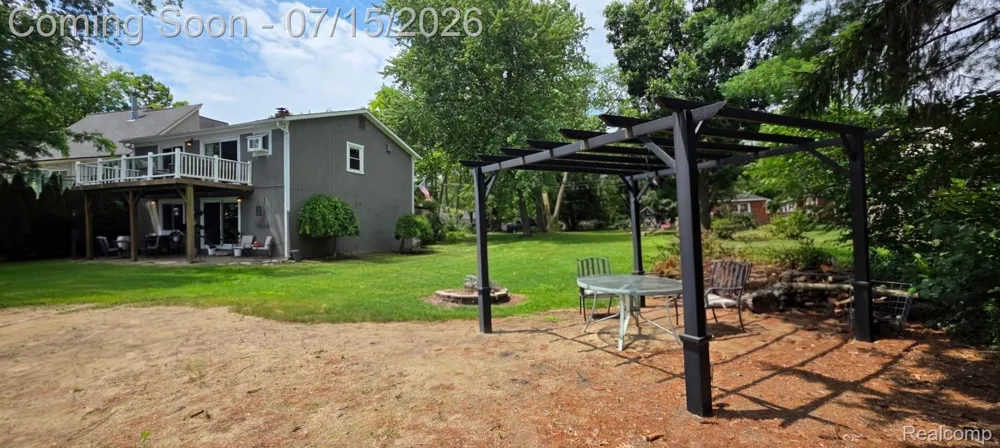 3285 Mapledale Street Commerce Charter Township, MI 48382