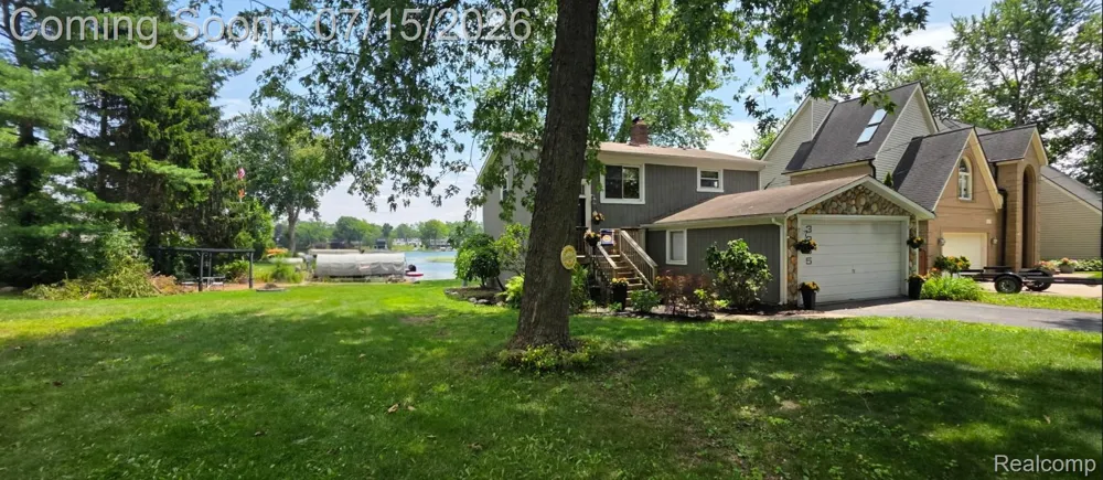 3285 Mapledale Street Commerce Charter Township, MI 48382