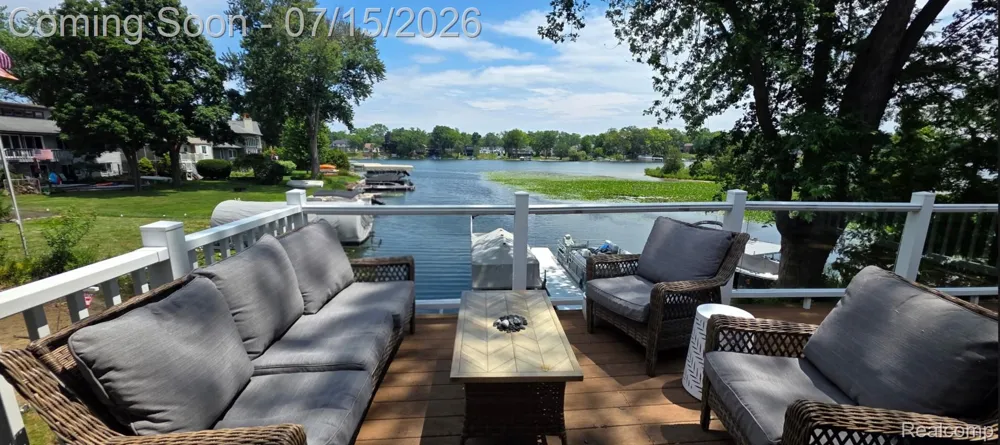 3285 Mapledale Street Commerce Charter Township, MI 48382