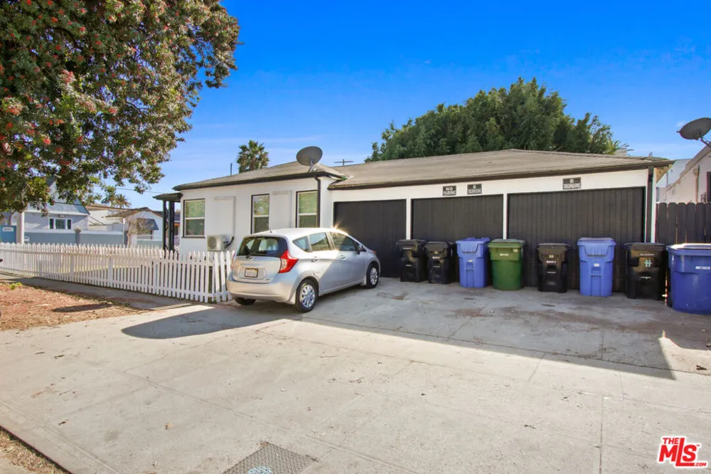 2003 S Redondo Boulevard Los Angeles, CA 90016