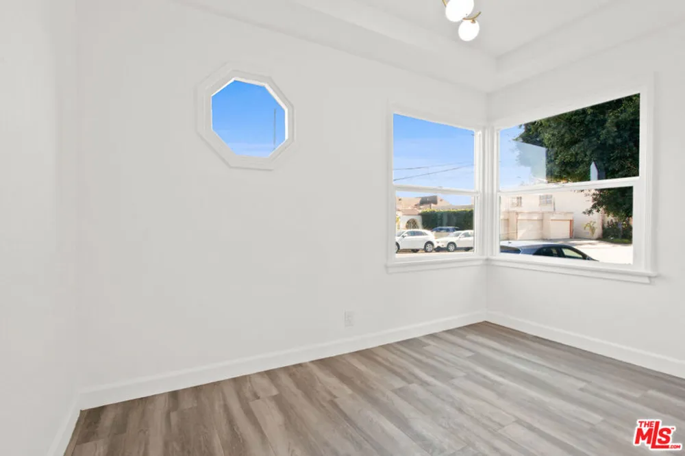 2003 S Redondo Boulevard Los Angeles, CA 90016