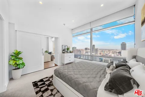 900 W OLYMPIC BOULEVARD #31E