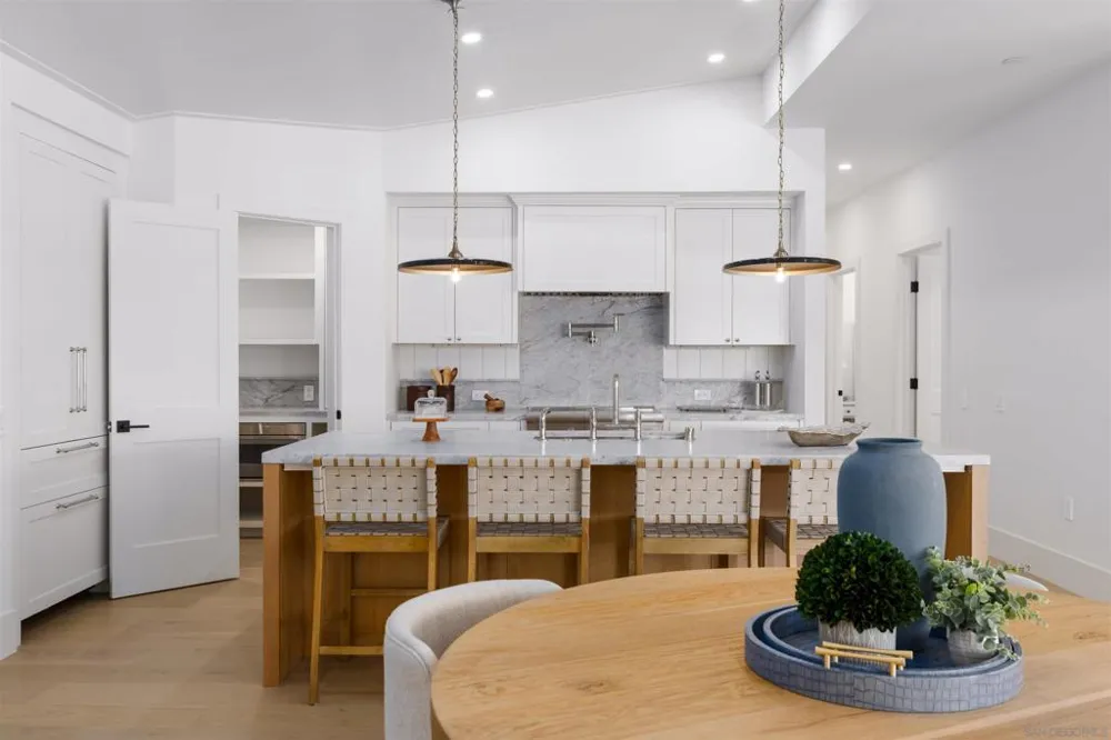 747 Orange Ave #304 Coronado, CA 92118