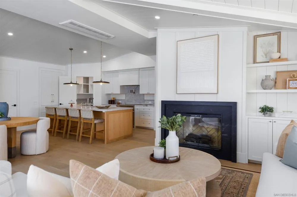 747 Orange Ave #304 Coronado, CA 92118