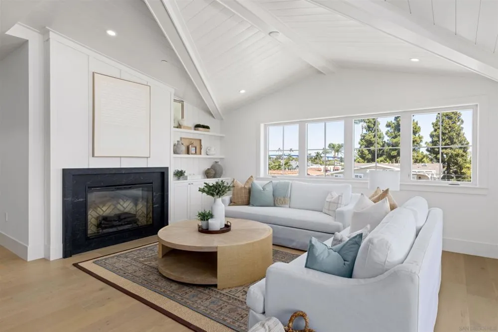 747 Orange Ave #304 Coronado, CA 92118