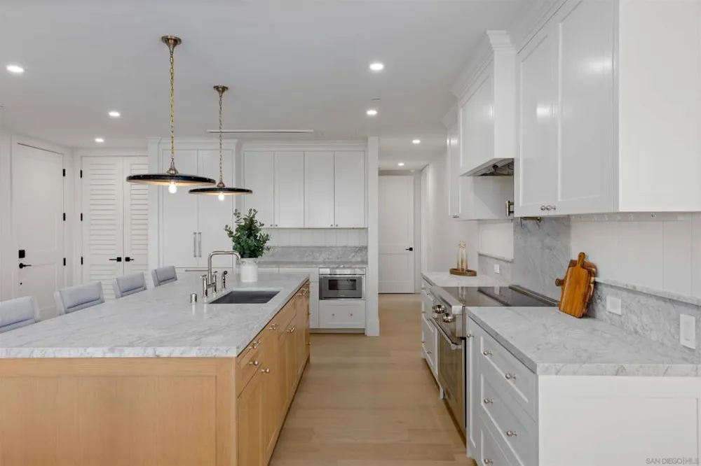 747 Orange Ave #303 Coronado, CA 92118