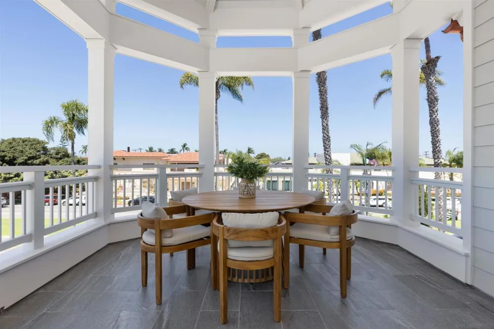 747 Orange Ave #303 Coronado, CA 92118