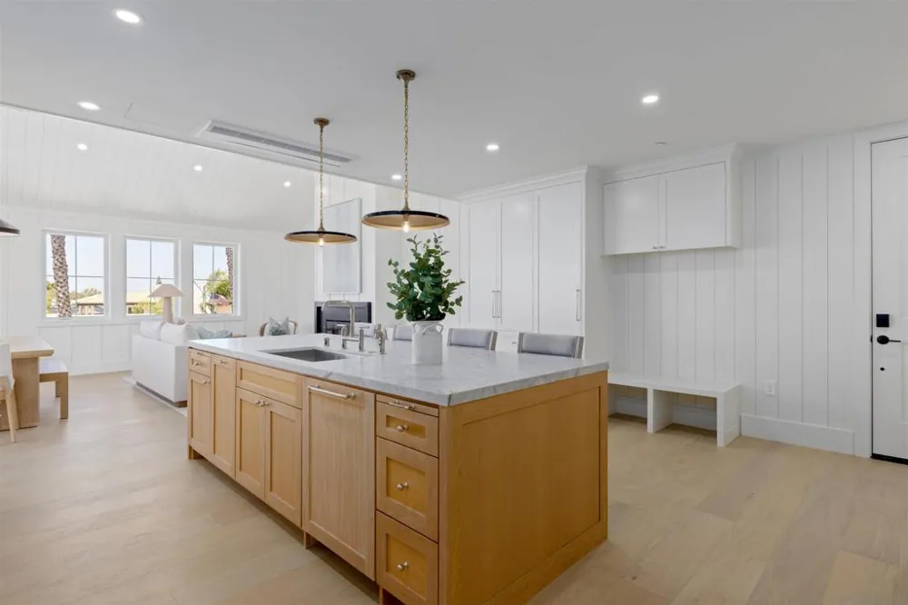 747 Orange Ave #303 Coronado, CA 92118
