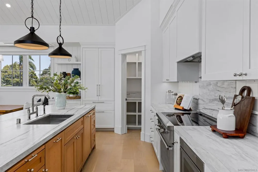 747 Orange Ave #301 Coronado, CA 92118
