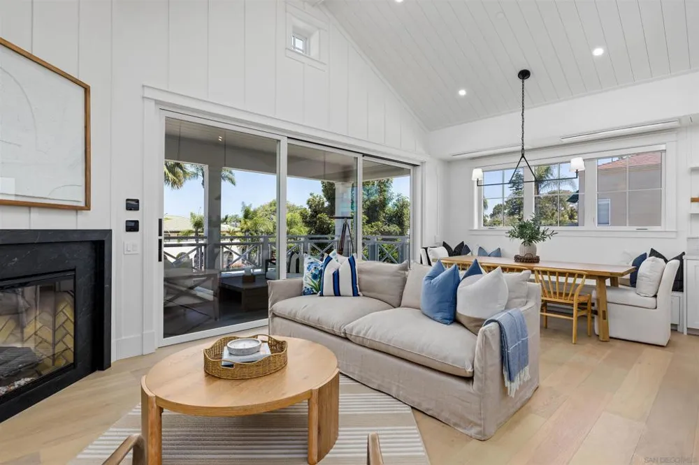 747 Orange Ave #301 Coronado, CA 92118
