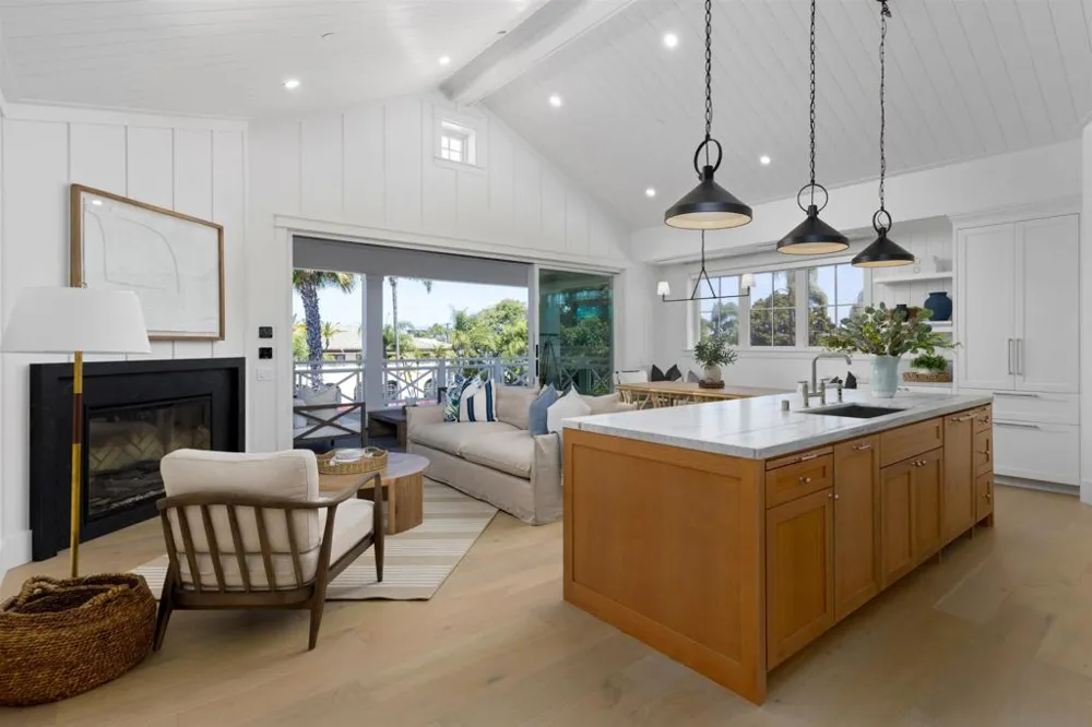 747 Orange Ave #301 Coronado, CA 92118