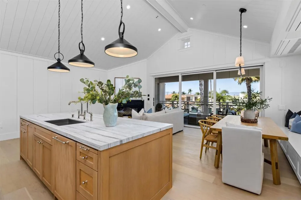 747 Orange Ave #301 Coronado, CA 92118