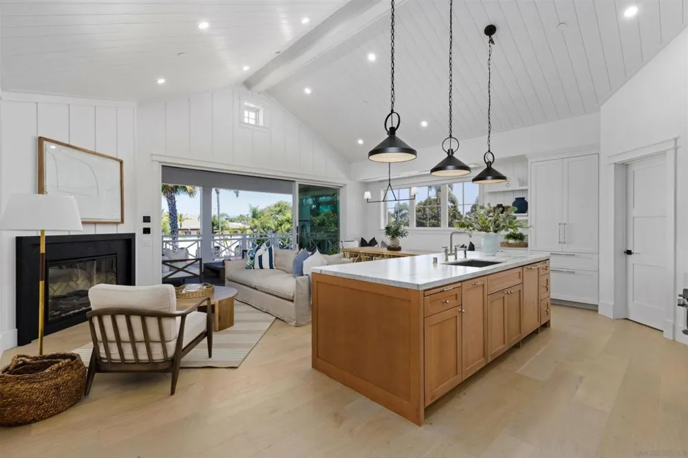 747 Orange Ave #301 Coronado, CA 92118