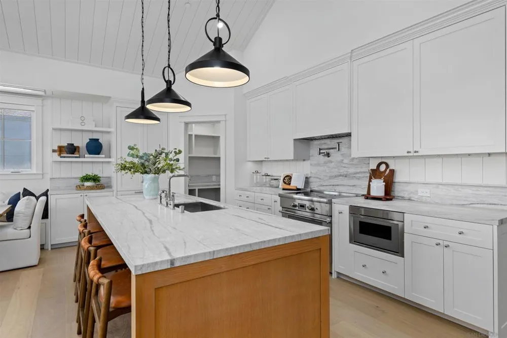 747 Orange Ave #301 Coronado, CA 92118