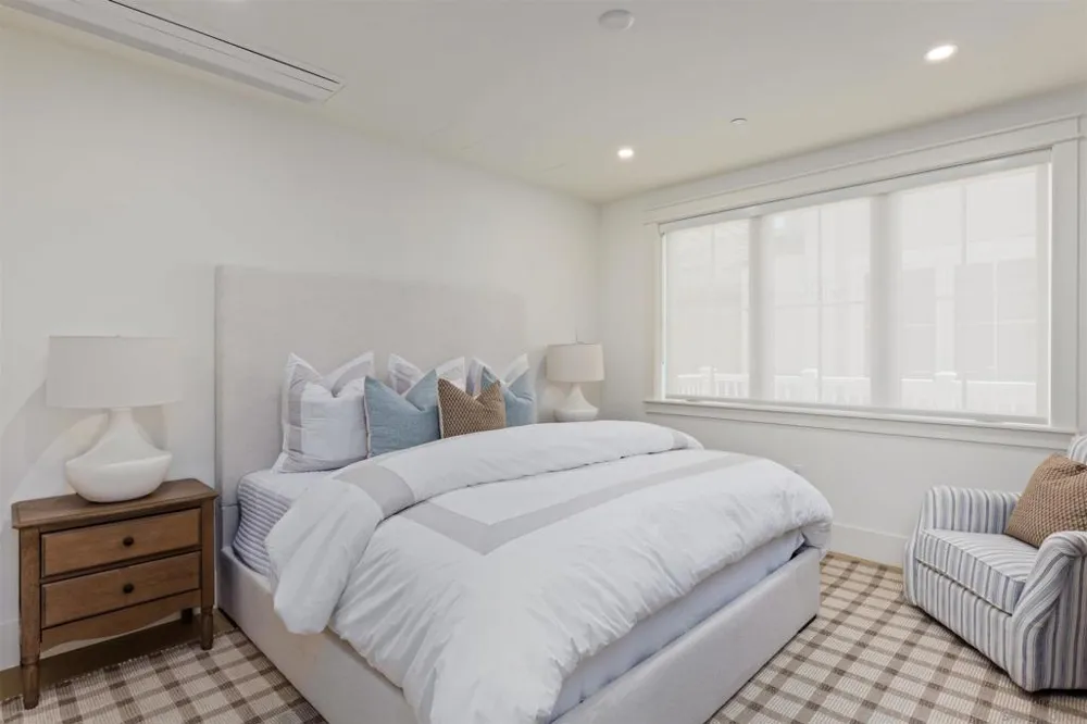 747 Orange Ave #302 Coronado, CA 92118