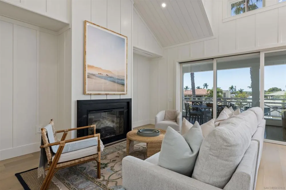 747 Orange Ave #302 Coronado, CA 92118