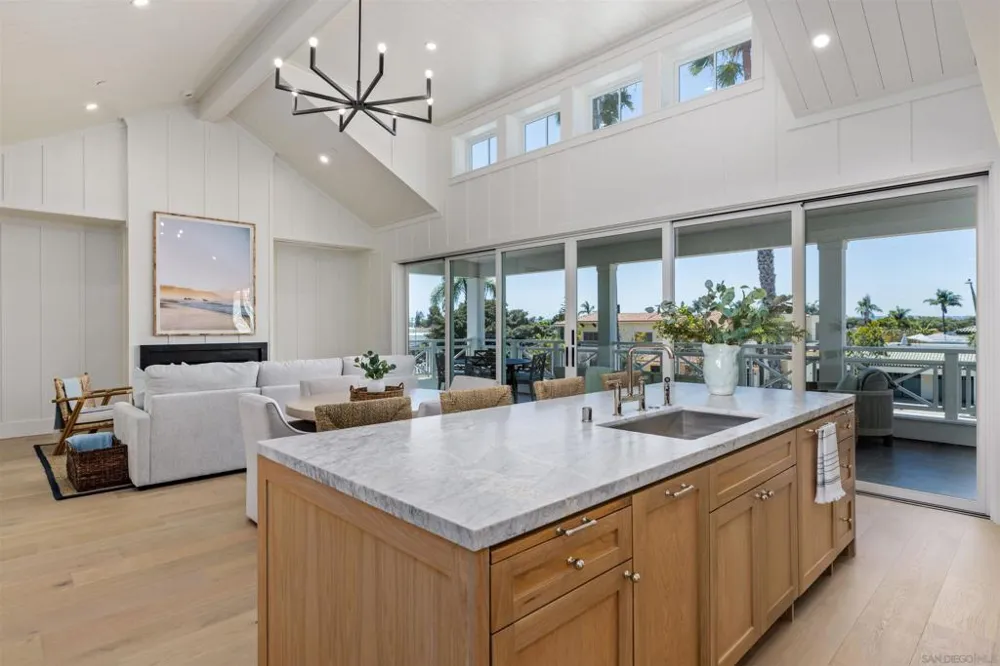 747 Orange Ave #302 Coronado, CA 92118