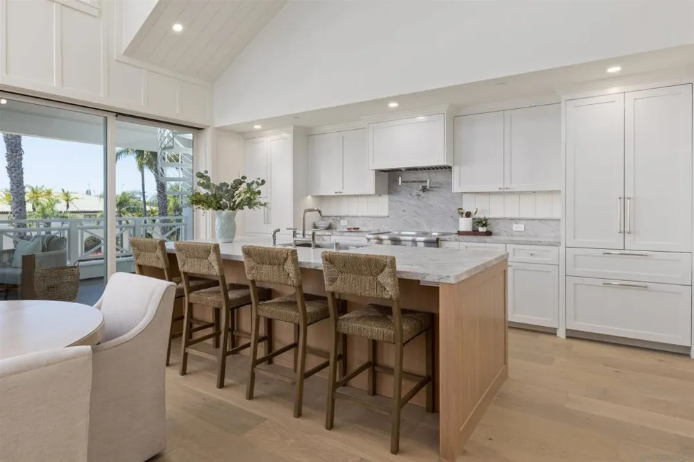 747 Orange Ave #302 Coronado, CA 92118