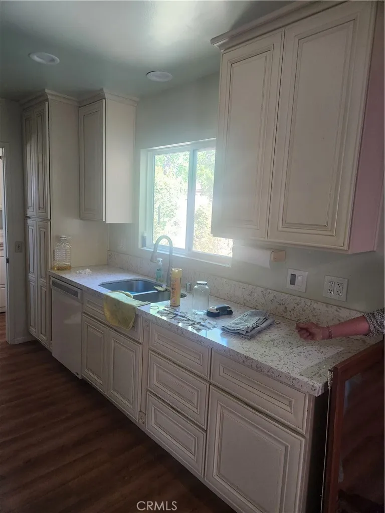 4600 Lauderdale Ave. La Crescenta, CA 91212