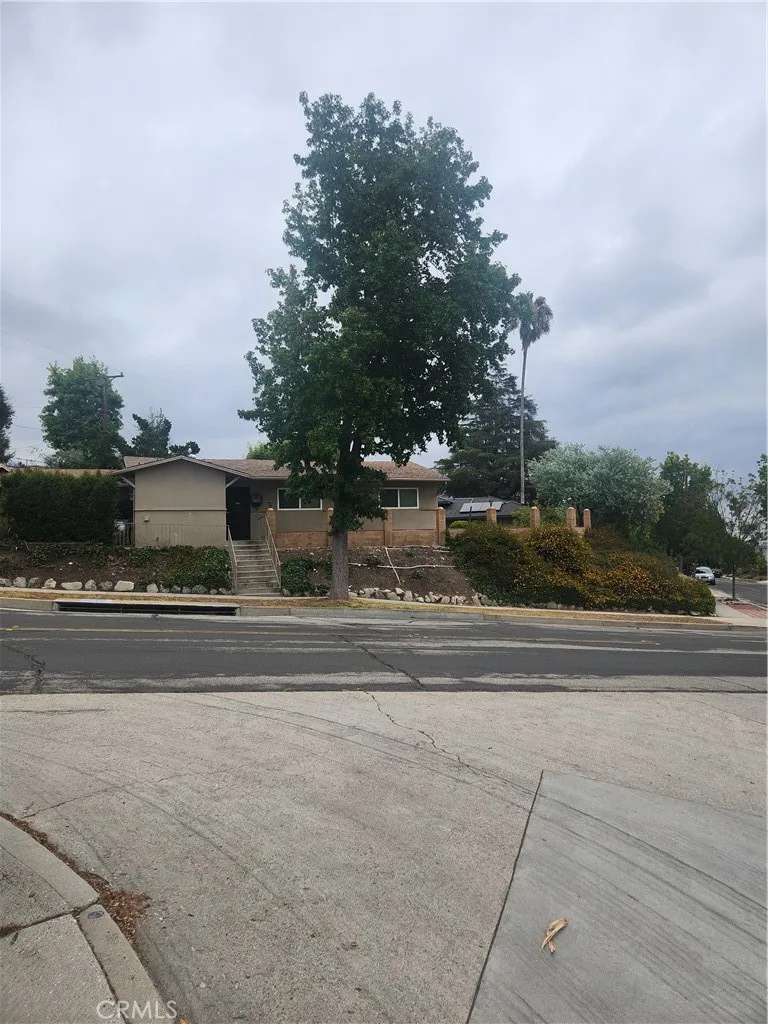 4600 Lauderdale Ave. La Crescenta, CA 91212