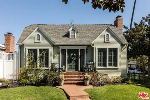 880 Wellesley Avenue
