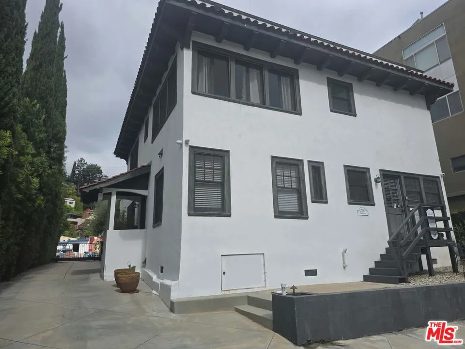 2500 Hyperion Avenue Silver Lake, CA 90027