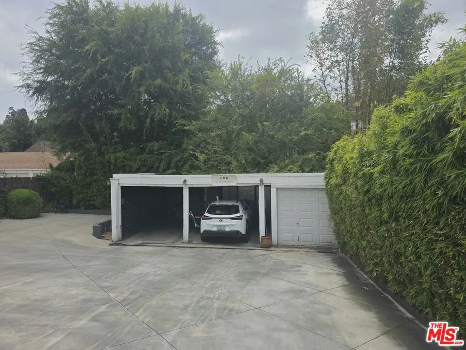 2500 Hyperion Avenue Silver Lake, CA 90027