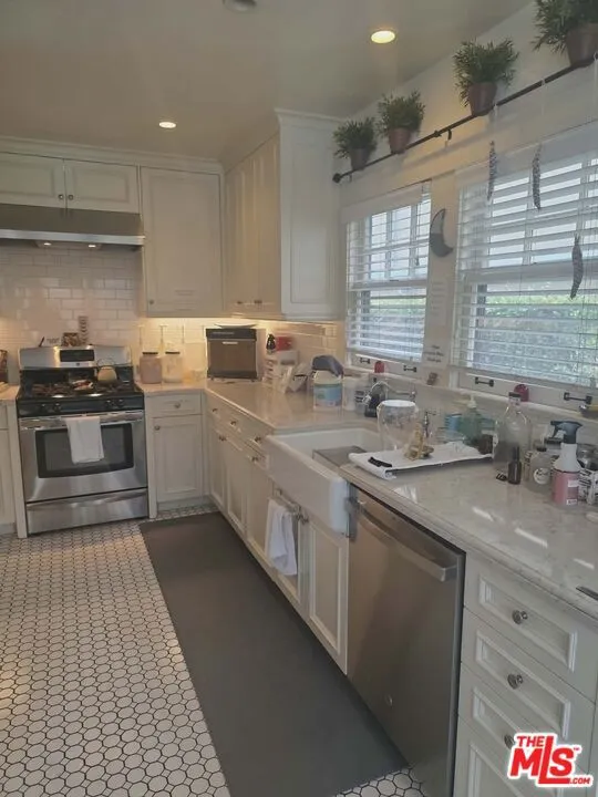 2500 Hyperion Avenue Silver Lake, CA 90027
